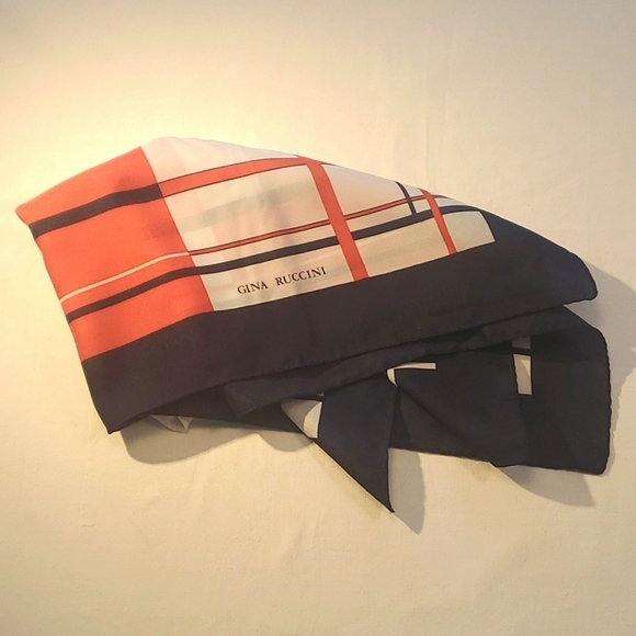 Vintage Gina Ruccini polyester scarf - Picture 4 of 5